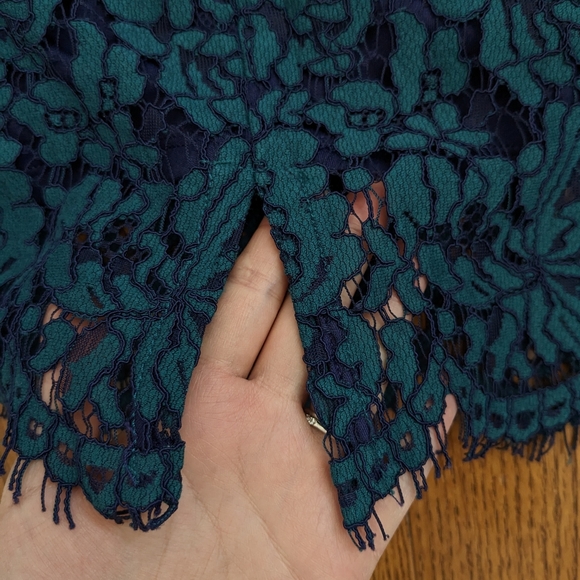 Banana Republic Two-Tone Lace Pencil Skirt Size 0 green/navy - Picture 8 of 10